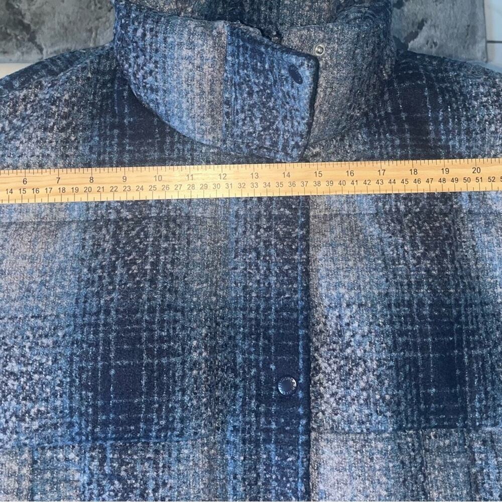 Levi's Women's Blue Plaid Cinch Waist Puffer Jacket - Picture 6 of 15